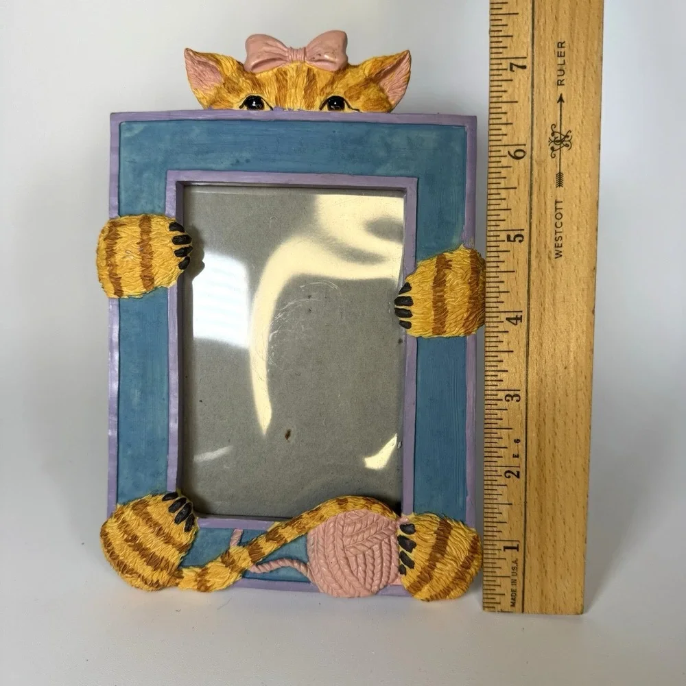 N/A vintage resin